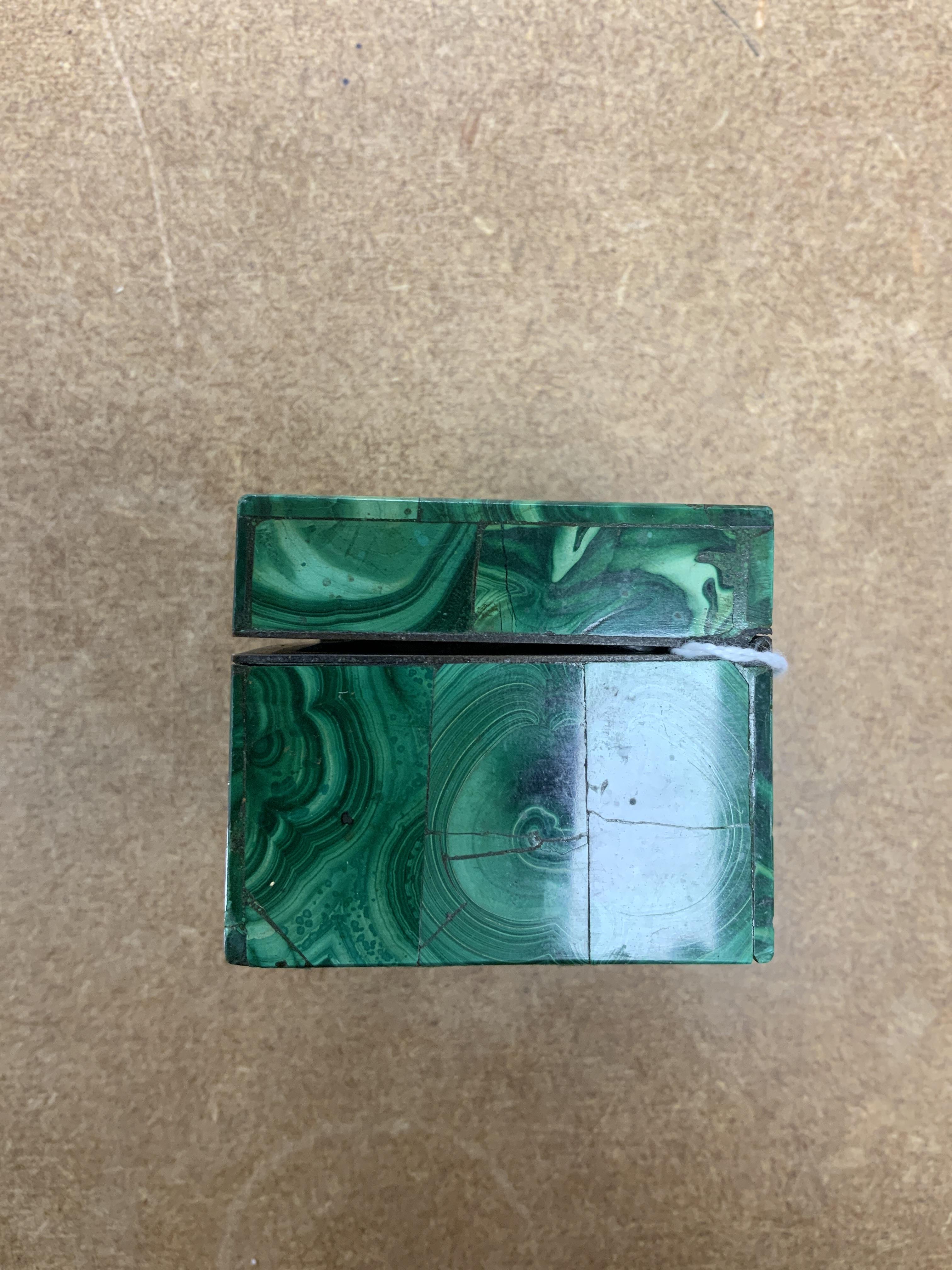 A 19th century malachite trinket box, 9.5cm wide, 5.5cm high, 6.4cm deep